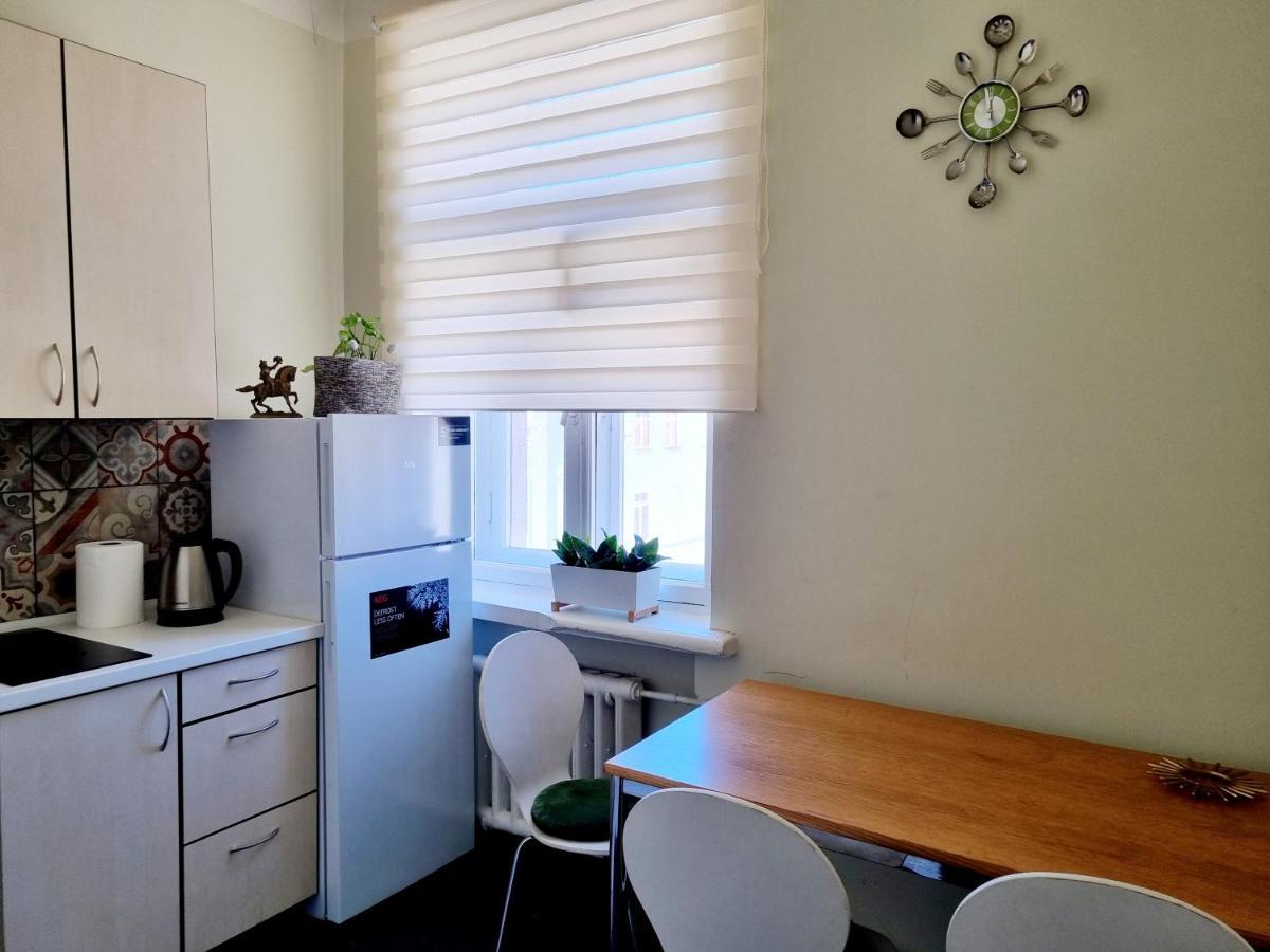 Classy Green Old Town Apartment Klaipėda Eksteriør bilde