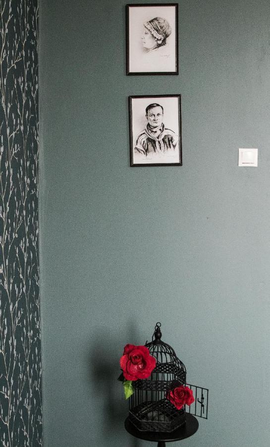 Classy Green Old Town Apartment Klaipėda Eksteriør bilde